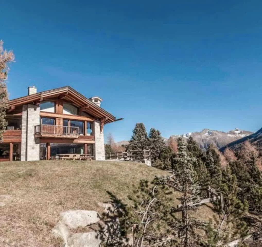 White Chalet with Spectacular Alpine Scenery photo 3