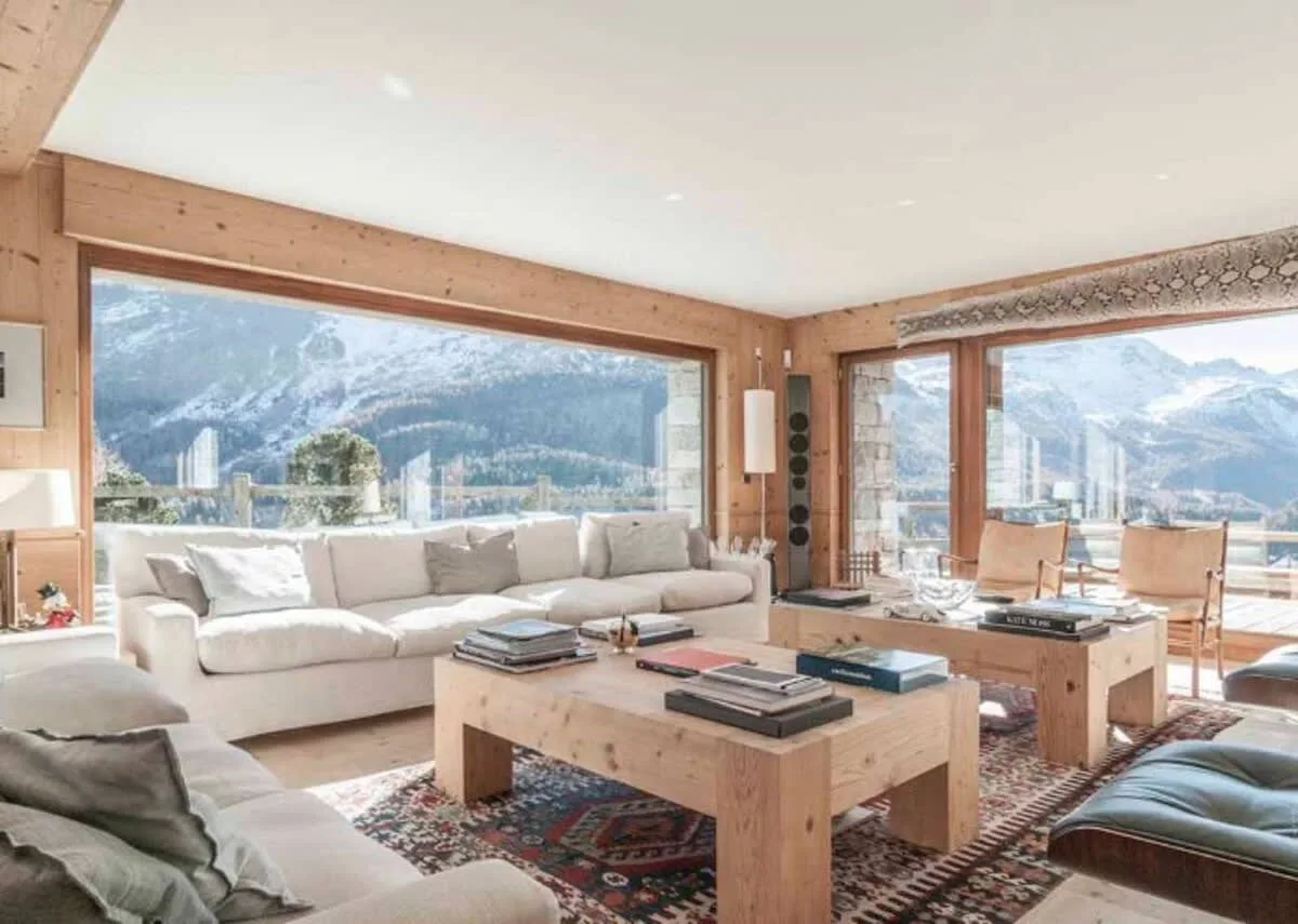 White Chalet with Spectacular Alpine Scenery photo 5
