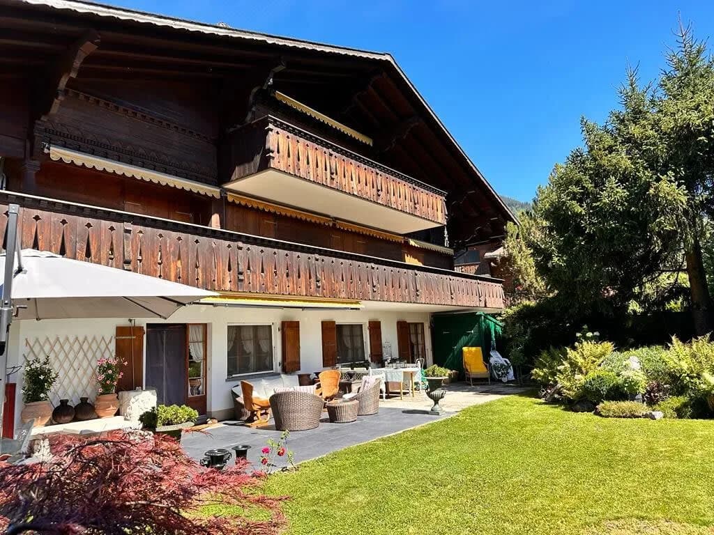 3 BR Classic Chalet in Gstaad By Smiling House photo 5