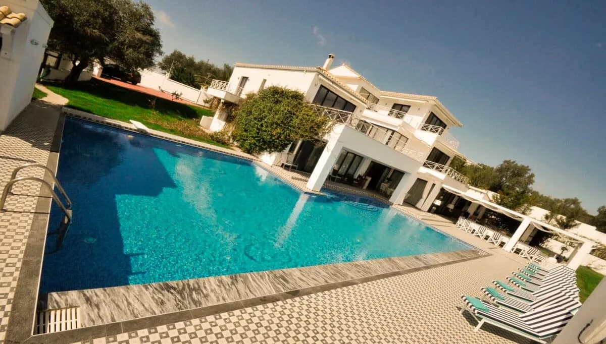Huge Stunning Villa photo 3