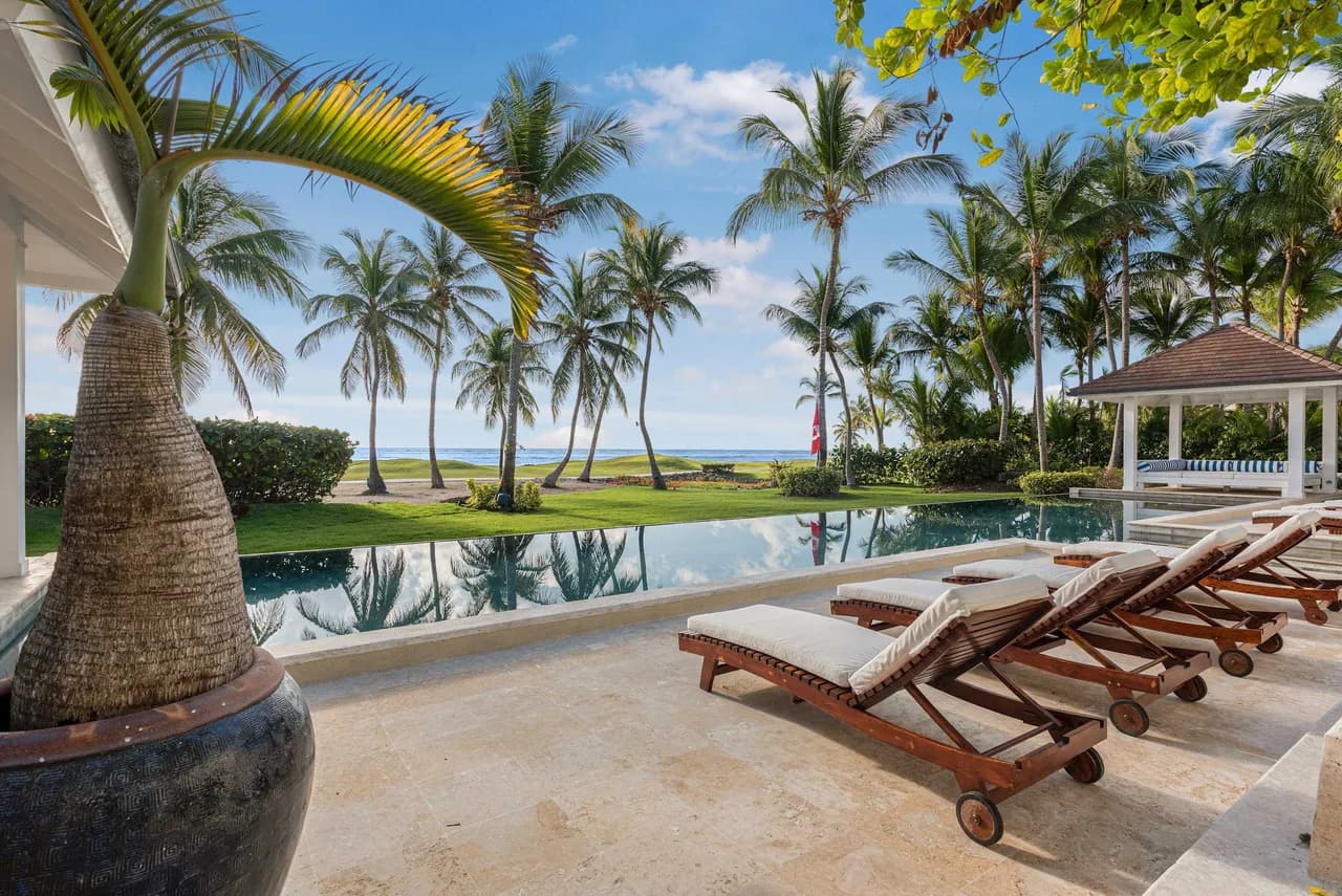 Oceanfront Five-Bedroom Villa in Punta Cana photo 2
