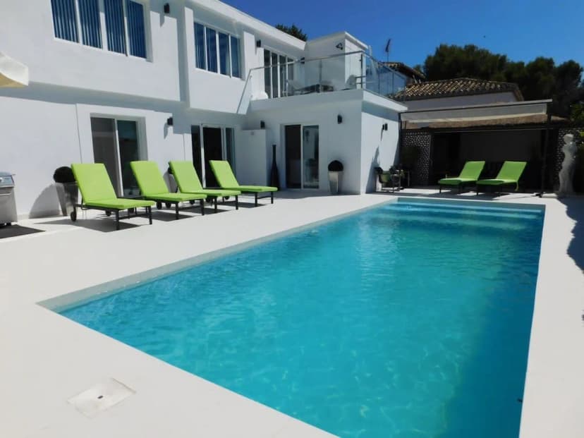 Luxury Modern 4 BR Villa