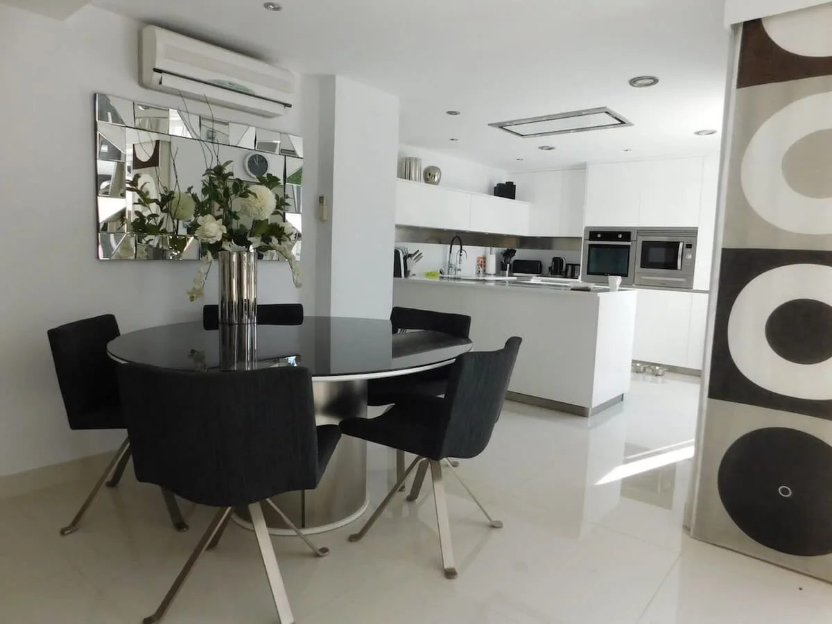 Luxury Modern 4 BR Villa photo 4