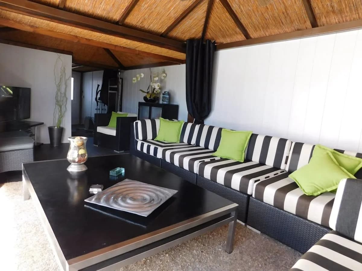 Luxury Modern 4 BR Villa photo 5
