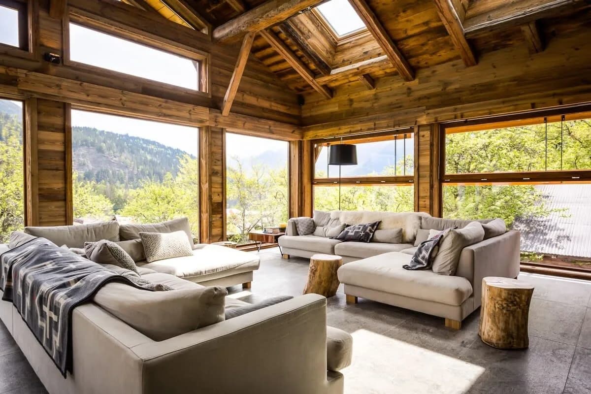 Safe and Sound 6 BR Chalet near the Slopes