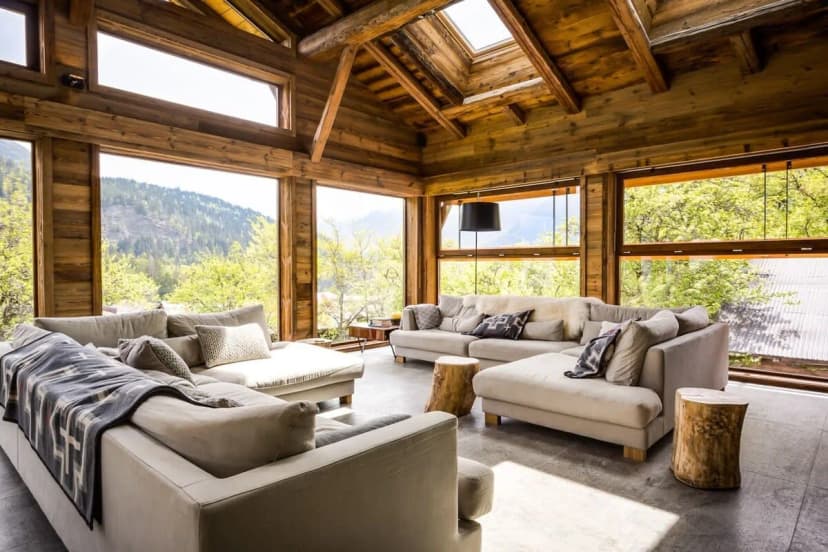 Safe and Sound 6 BR Chalet near the Slopes
