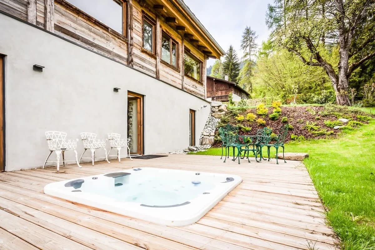 Safe and Sound 6 BR Chalet near the Slopes photo 2