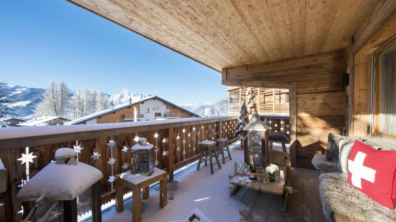 Expansive Mountain Chalet photo 3