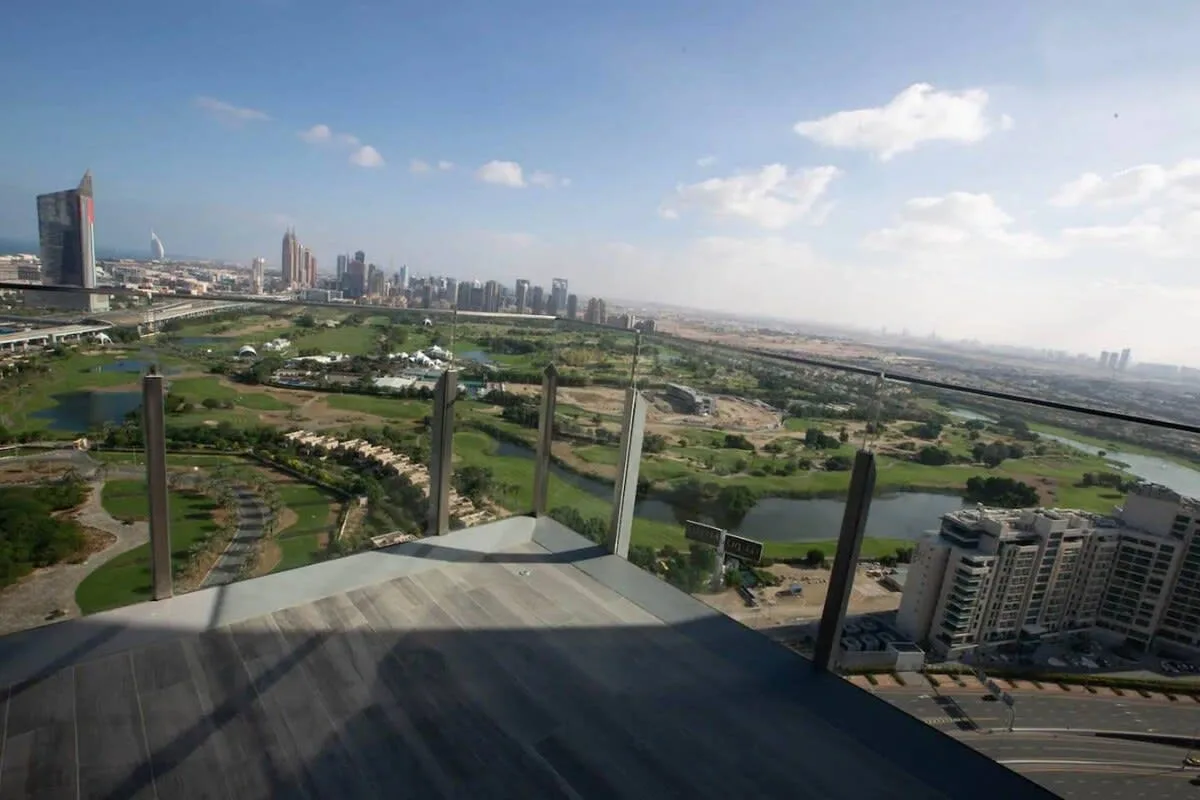 Luxurious and Glamorous Flat Facing Dubai Skyline photo 4