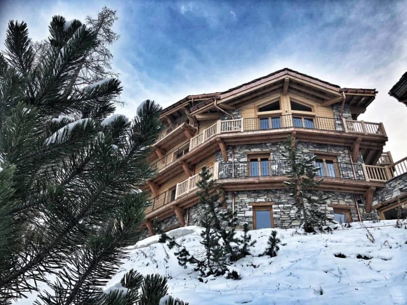 Sanctuary Chalet in the Heart of the Mountains