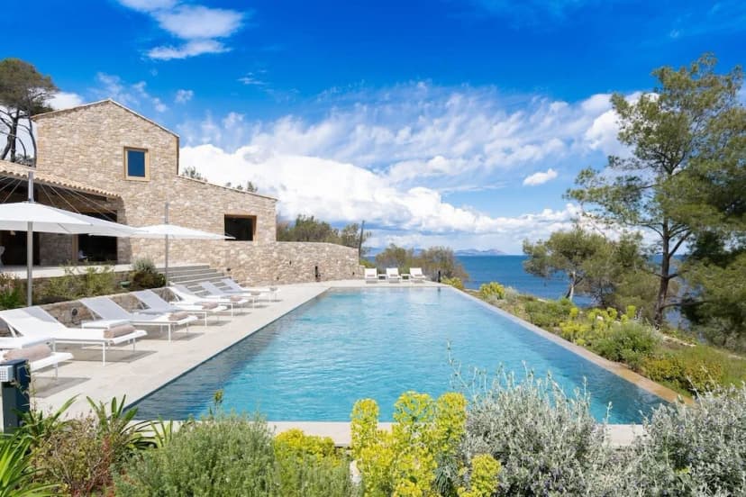 Prime Modern Villa with Infinity Pool