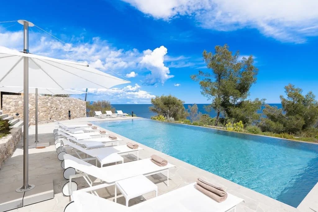 Prime Modern Villa with Infinity Pool photo 2