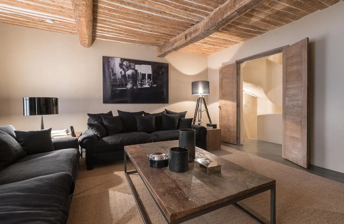 Remarkable Flat at the Heart of the Old Village