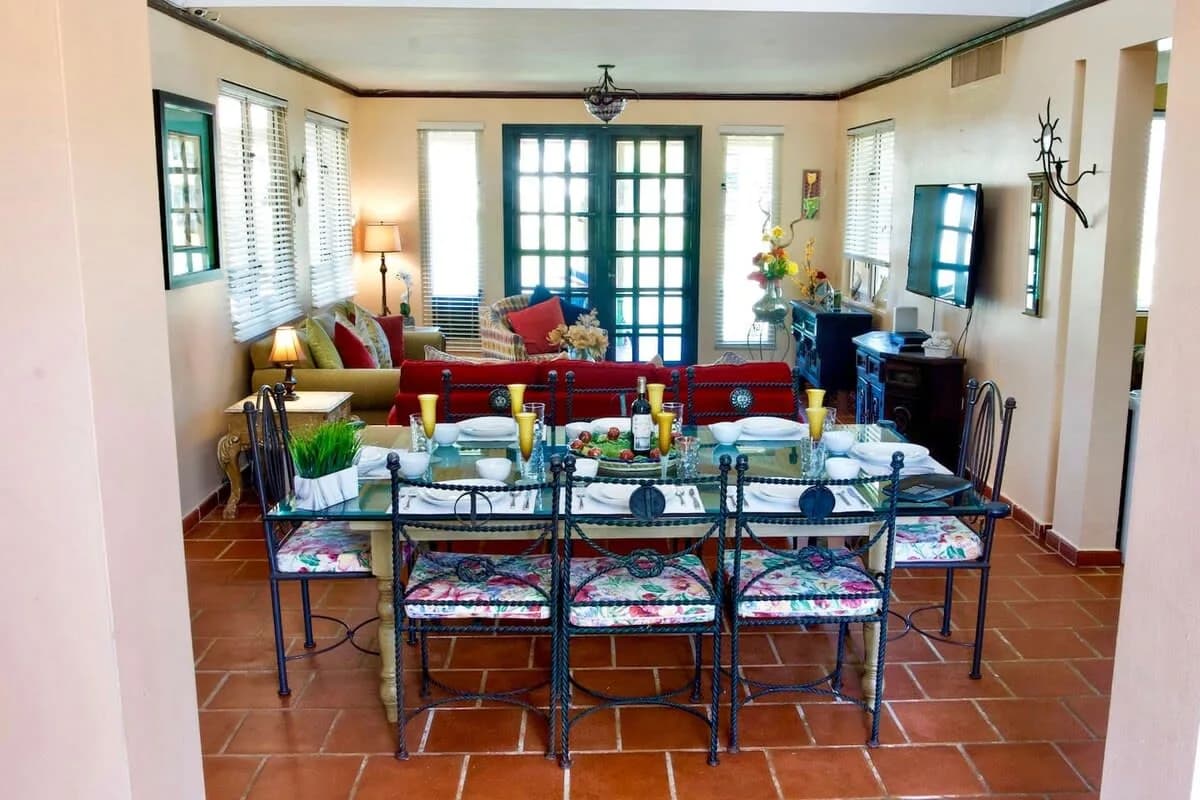 Luxurious Mediterranean-style Beach Vacation Home photo 2