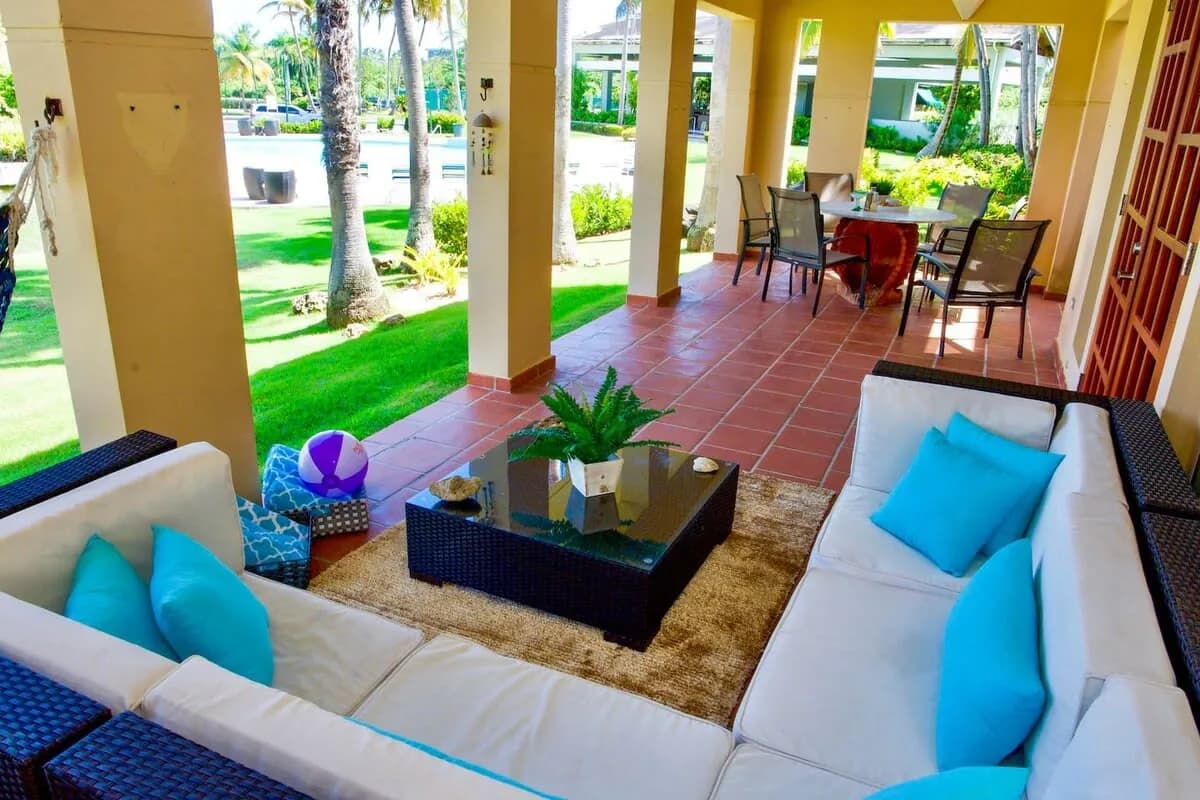 Luxurious Mediterranean-style Beach Vacation Home photo 5