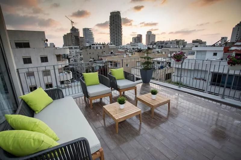 High Standard Mini Penthouse w/ Private Balcony