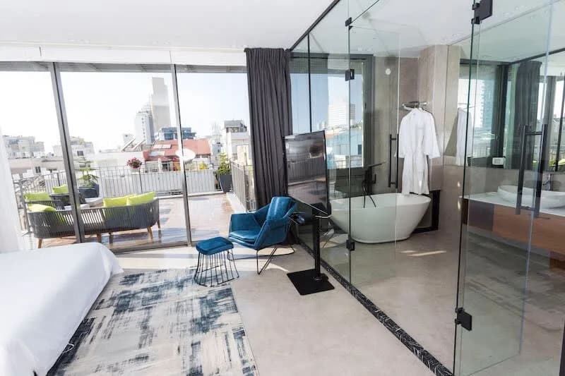 High Standard Mini Penthouse w/ Private Balcony photo 3