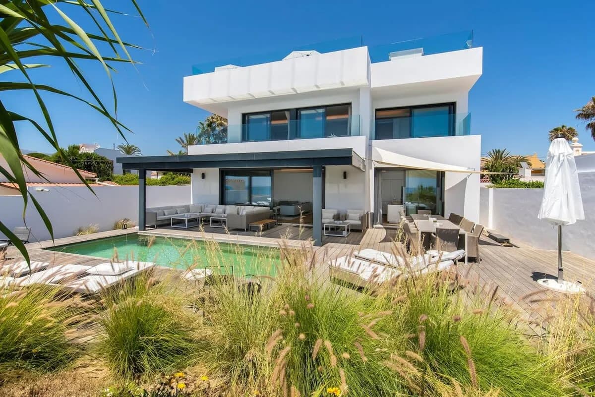 Sophisticated Prime Villa with Magnificent Sunset