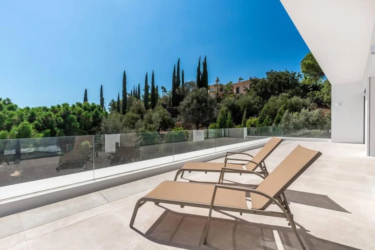 Young Marbella Villa with Serene Infinity Pool photo 3