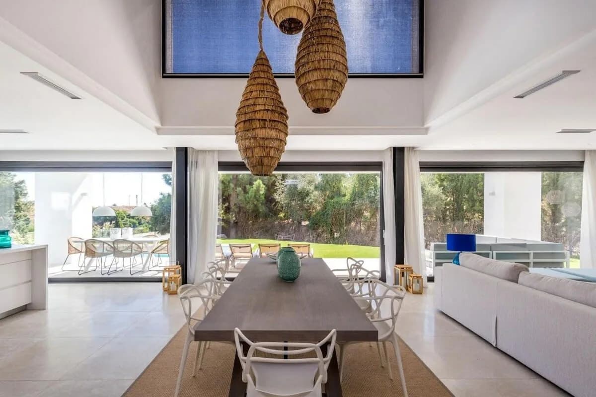 Young Marbella Villa with Serene Infinity Pool photo 5