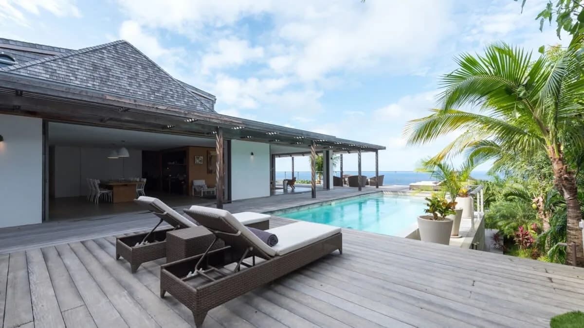 Luxurious Contemporary Design Villa
