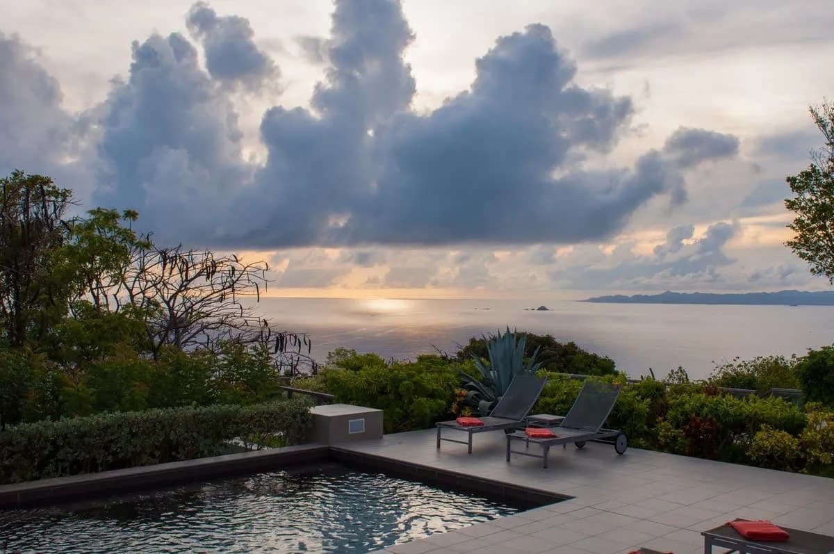 Stunning 4 BR Villa with Spectacular Sunset Views photo 4