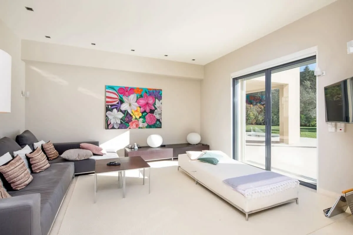 Fresh Deluxe Villa with Vast Pool House photo 3