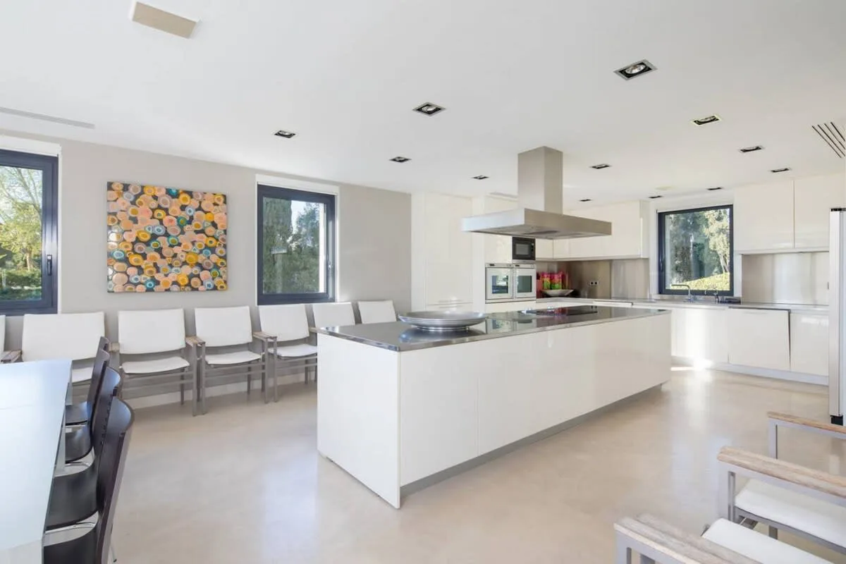 Fresh Deluxe Villa with Vast Pool House photo 4