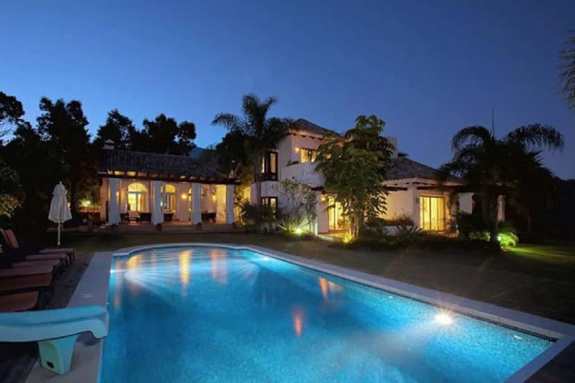 Beautiful Villa with Large Private Garden and Pool