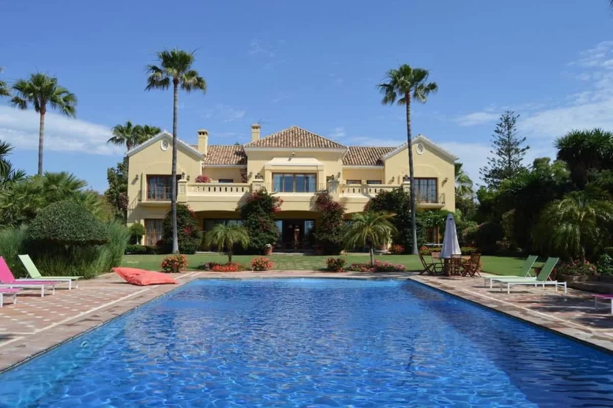 Seafront Villa in Guadalmina Baja