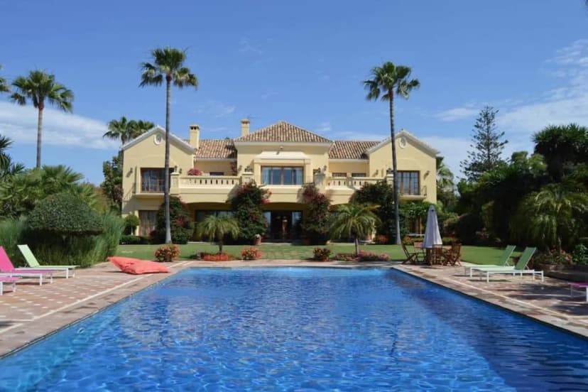 Seafront Villa in Guadalmina Baja