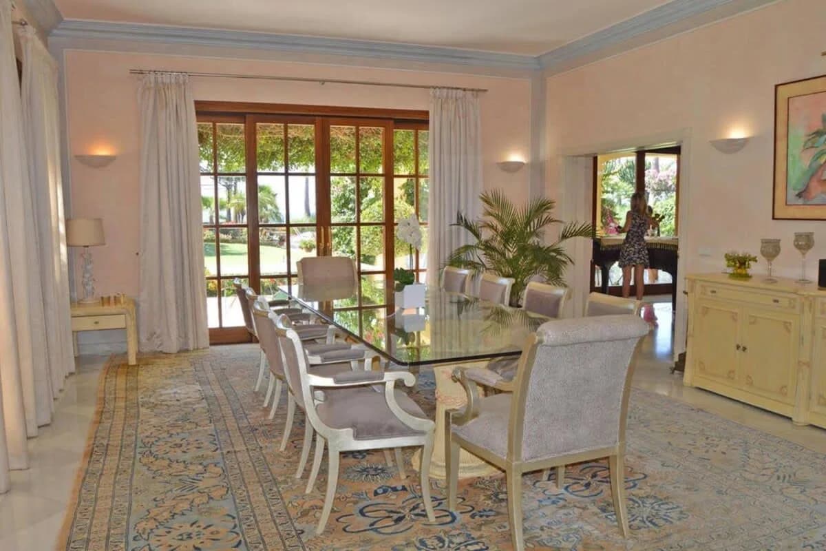 Seafront Villa in Guadalmina Baja photo 5