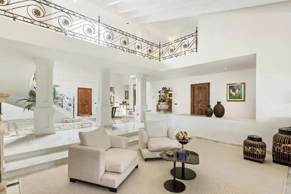Marvelous Beachfront Mansion in Los Monteros photo 2