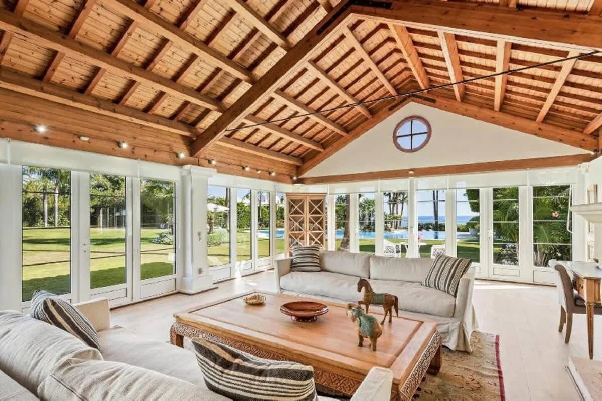 Marvelous Beachfront Mansion in Los Monteros photo 4