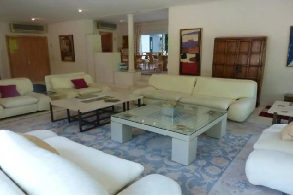Classy Modern Villa in Nueva Andalucia photo 2