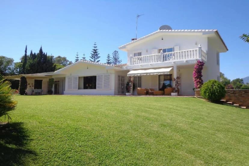 Beachfront Villa with Heated Pool