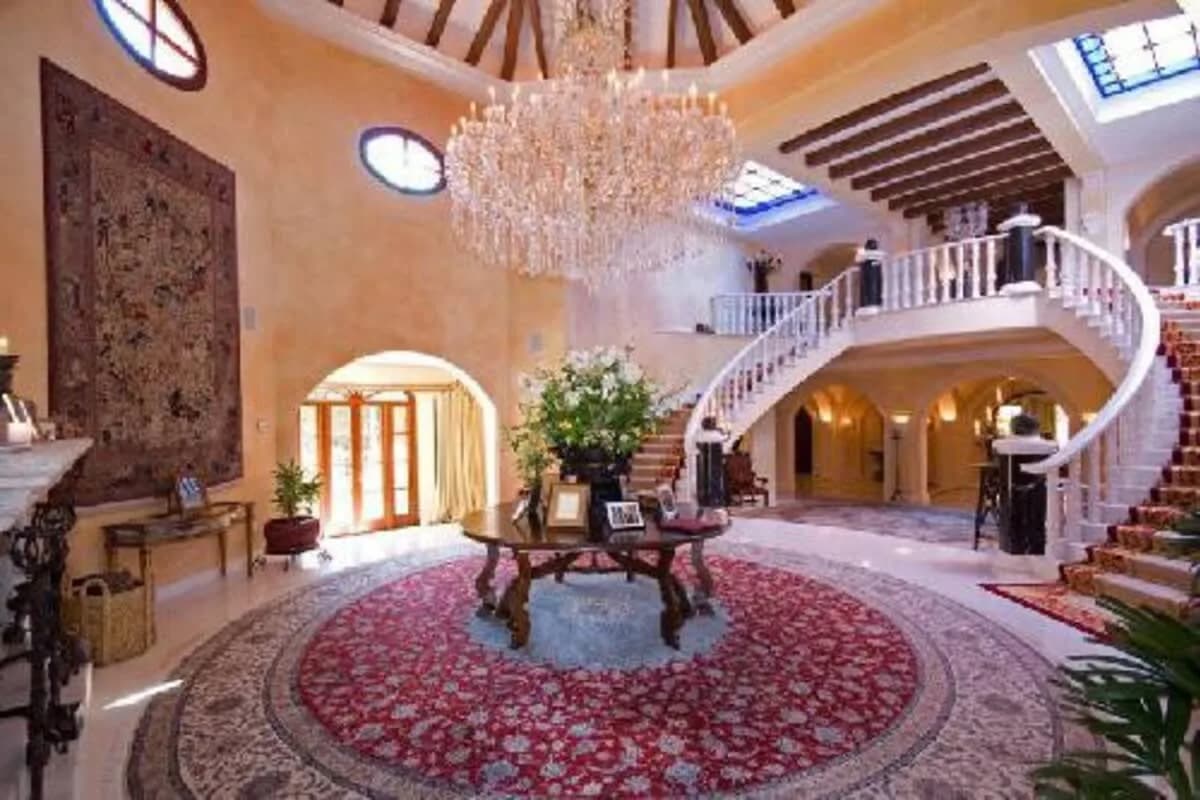 Prestigeous 12 BR Mansion with Two Private Pools photo 5