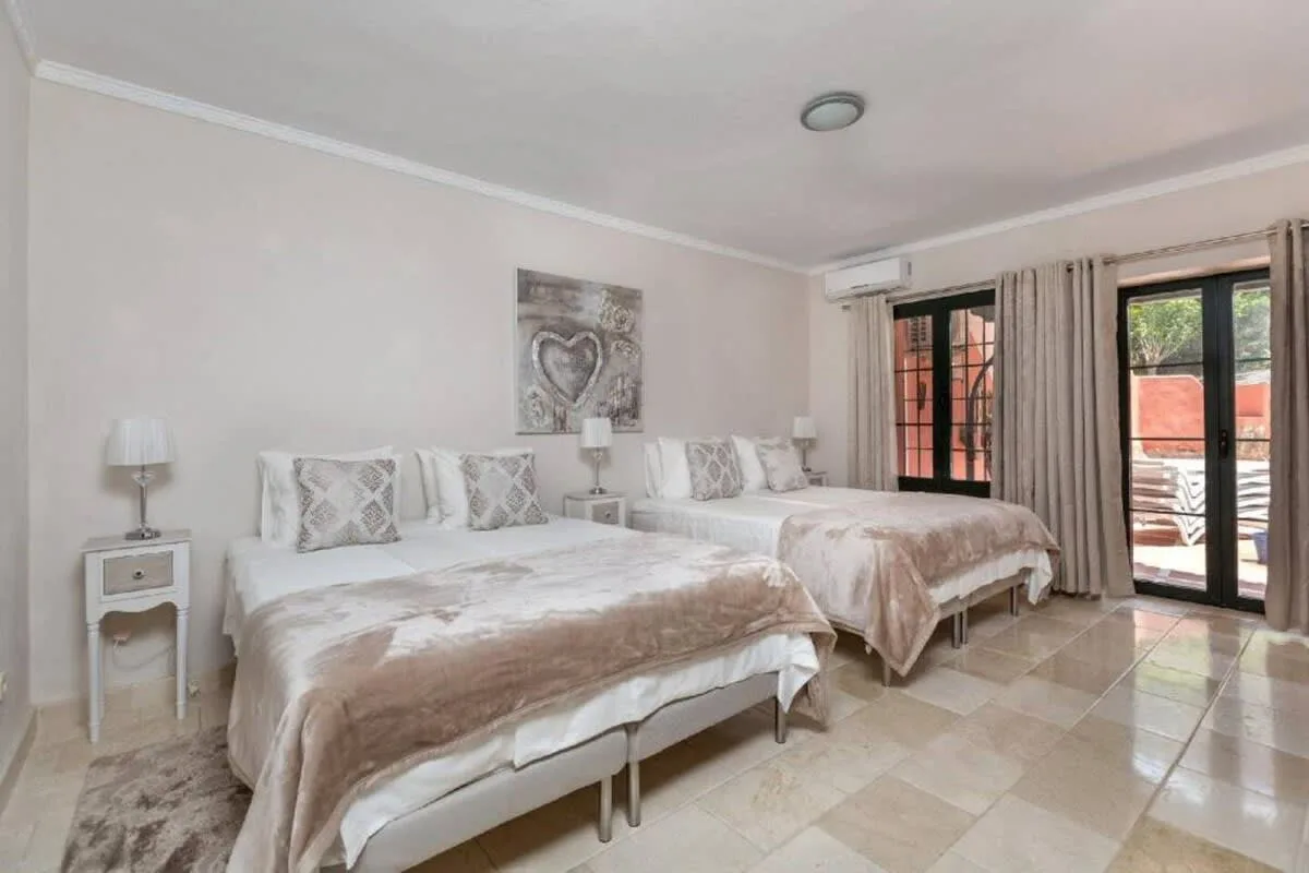 Luxurious Valley Villa in La Quinta photo 4