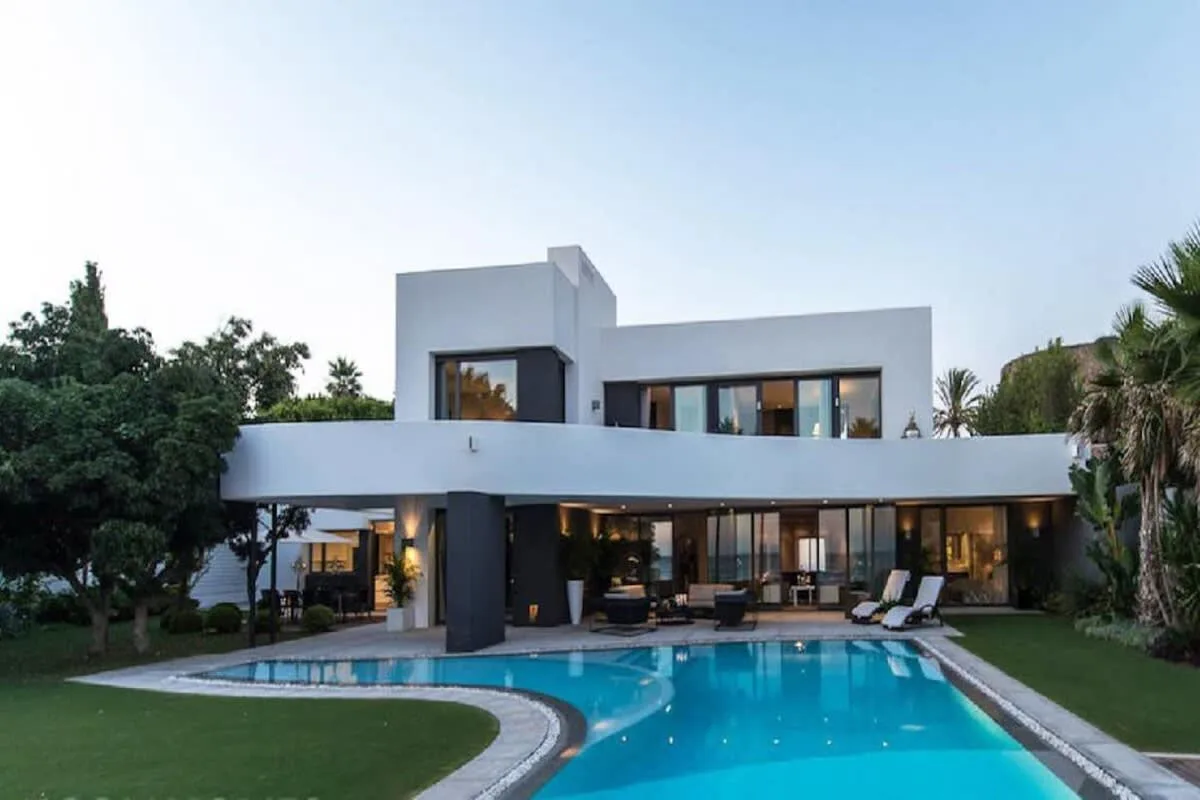 Luxurious Frontliner Villa in Marbella Zentrum