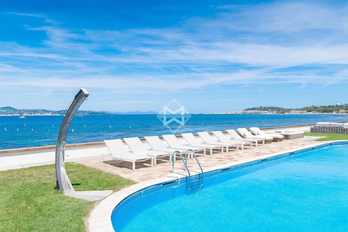 A Fantastic Villa with Huge Pool