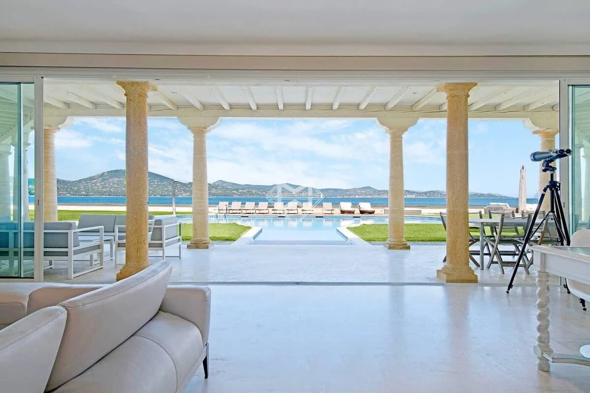 A Fantastic Villa with Huge Pool photo 2