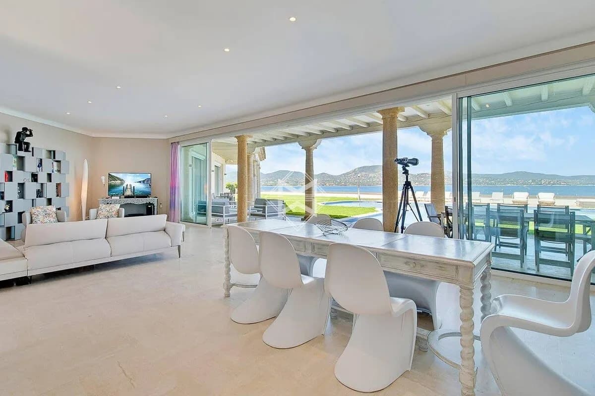 A Fantastic Villa with Huge Pool photo 3