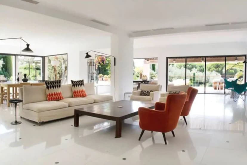 Superb Villa Close to the Center