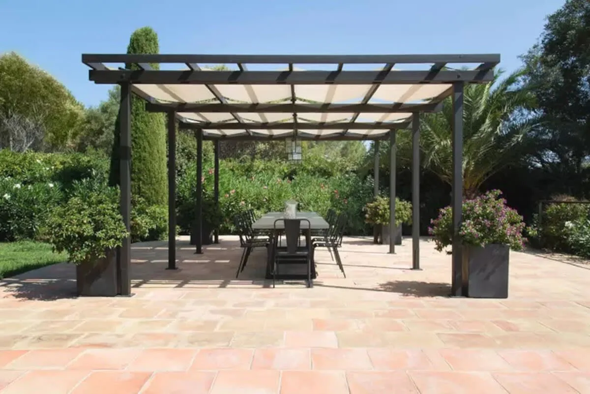 Superb Villa Close to the Center photo 4