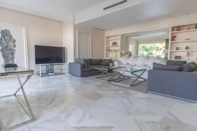 Spacious Prime Apartment