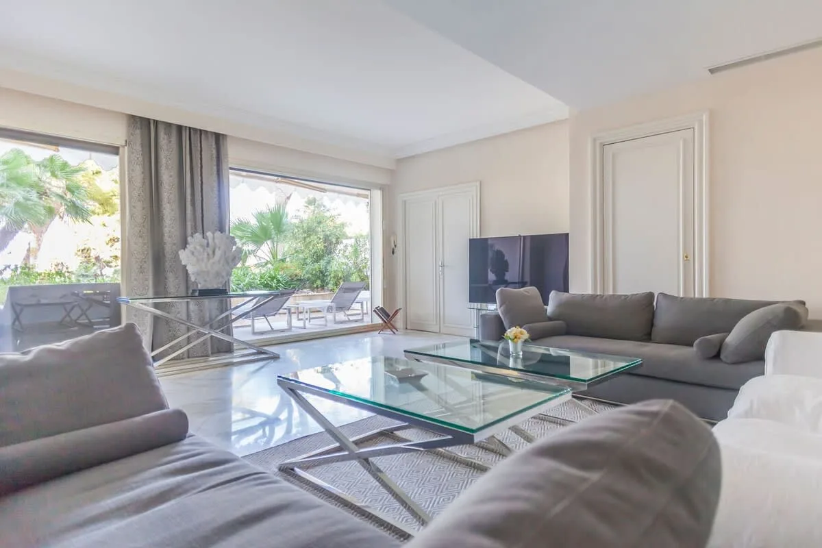 Spacious Prime Apartment photo 3