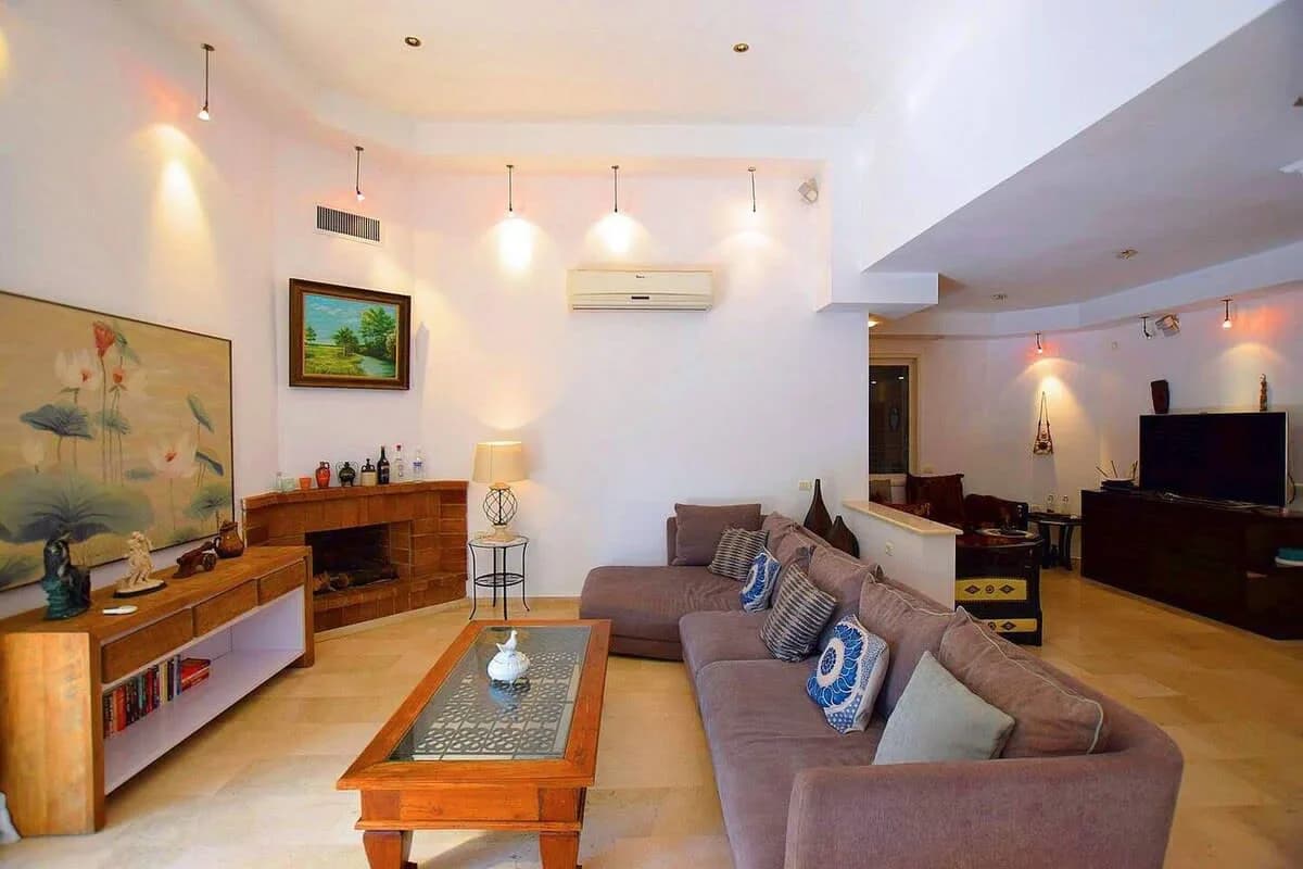 Nice Family Villa 5 Minutes Away from the Beach photo 2