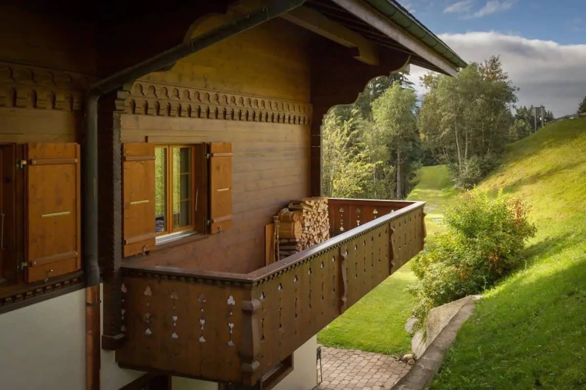Cozy Apt Overlooking the Gstaad Mountain Area photo 4