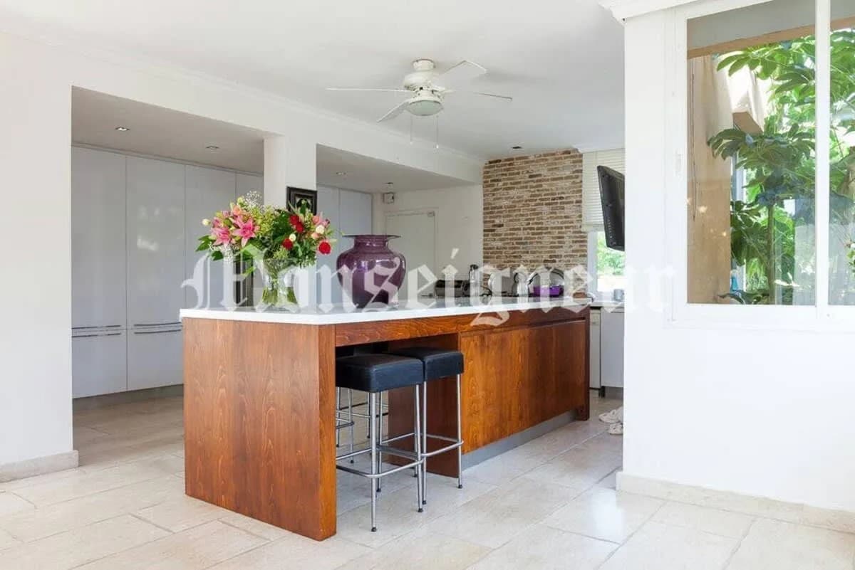 Beautiful Modern Villa with Swimming Pool photo 5