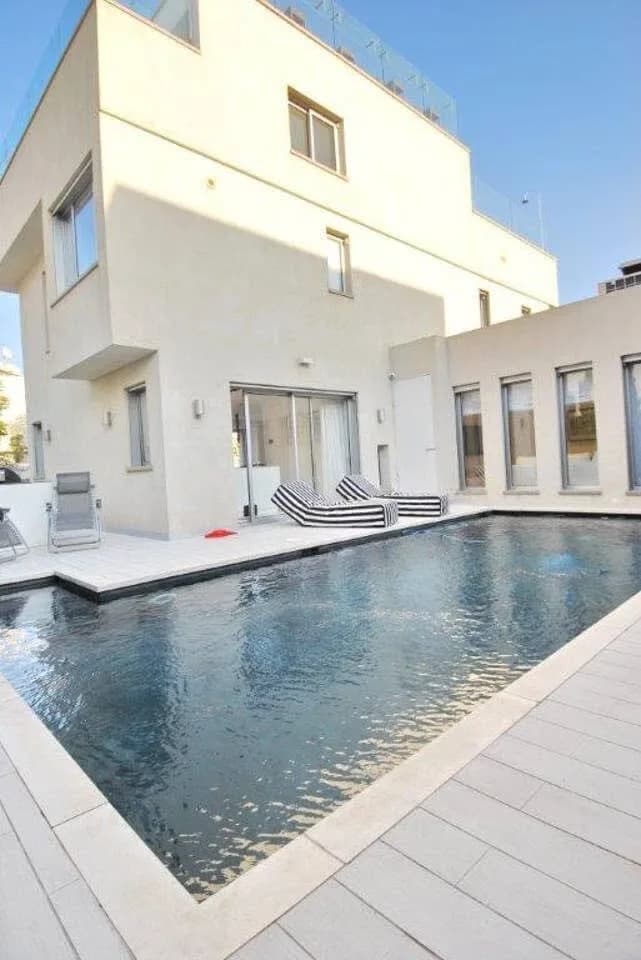 New Villa with Pool near Beach photo 3